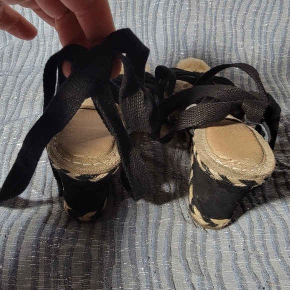 Ugg Australia Espadrille Black Wrap Tie Strap Wedge Sandals Size 8.5 - Picture 4 of 9